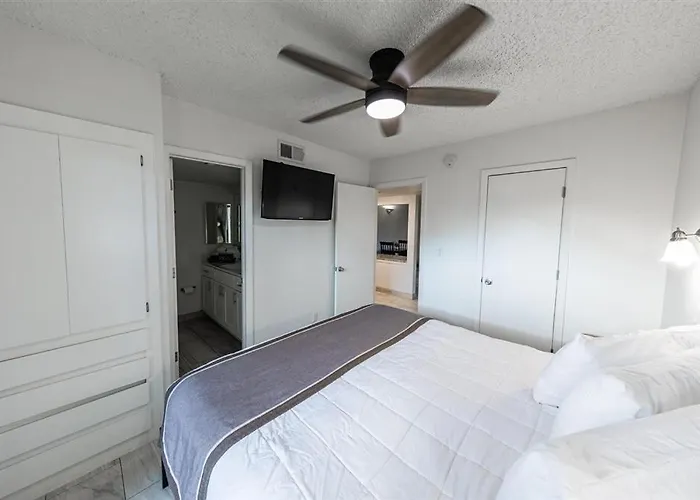 Apartment 108 Fully Furnished 1br Suite-prime Location *